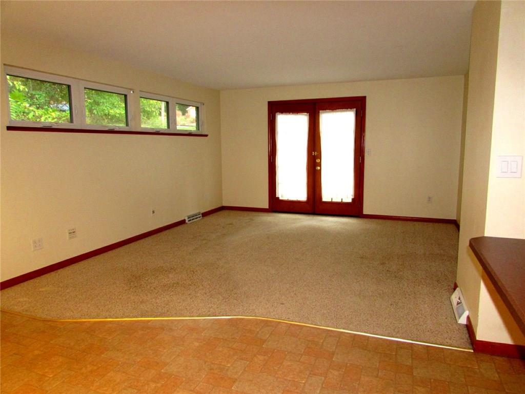 311 Glasgow Road Pittsburgh, PA 15221 - Photo 11 of 25 Family room