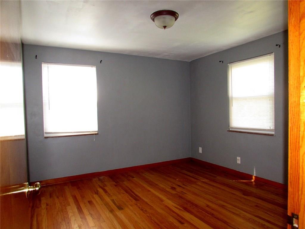 311 Glasgow Road Pittsburgh, PA 15221 - Photo 12 of 25 1st Floor master bedroom