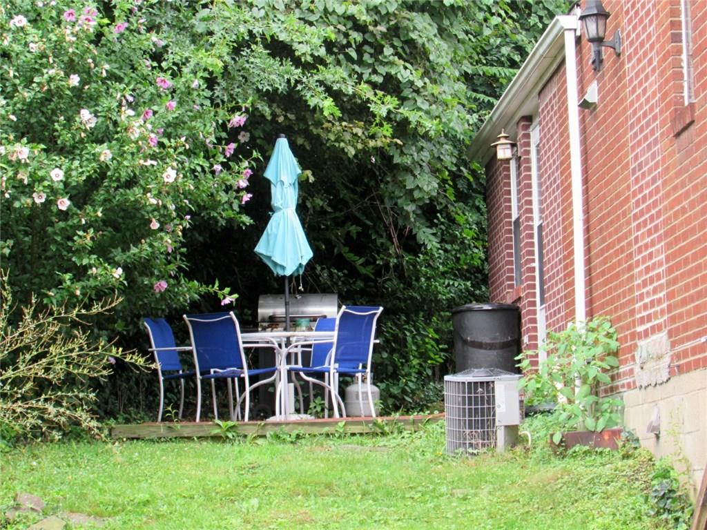 311 Glasgow Road Pittsburgh, PA 15221 - Photo 23 of 25 patio area off family room