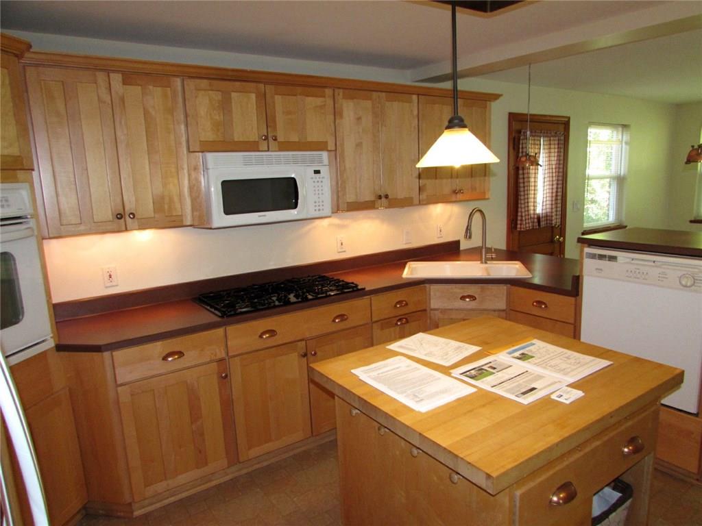 311 Glasgow Road Pittsburgh, PA 15221 - Photo 7 of 25 Kitchen