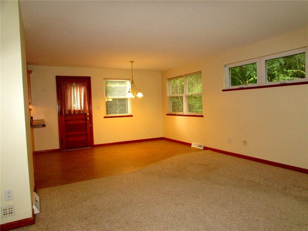 311 Glasgow Road Pittsburgh, PA 15221 - Photo 10 of 25 Family Room