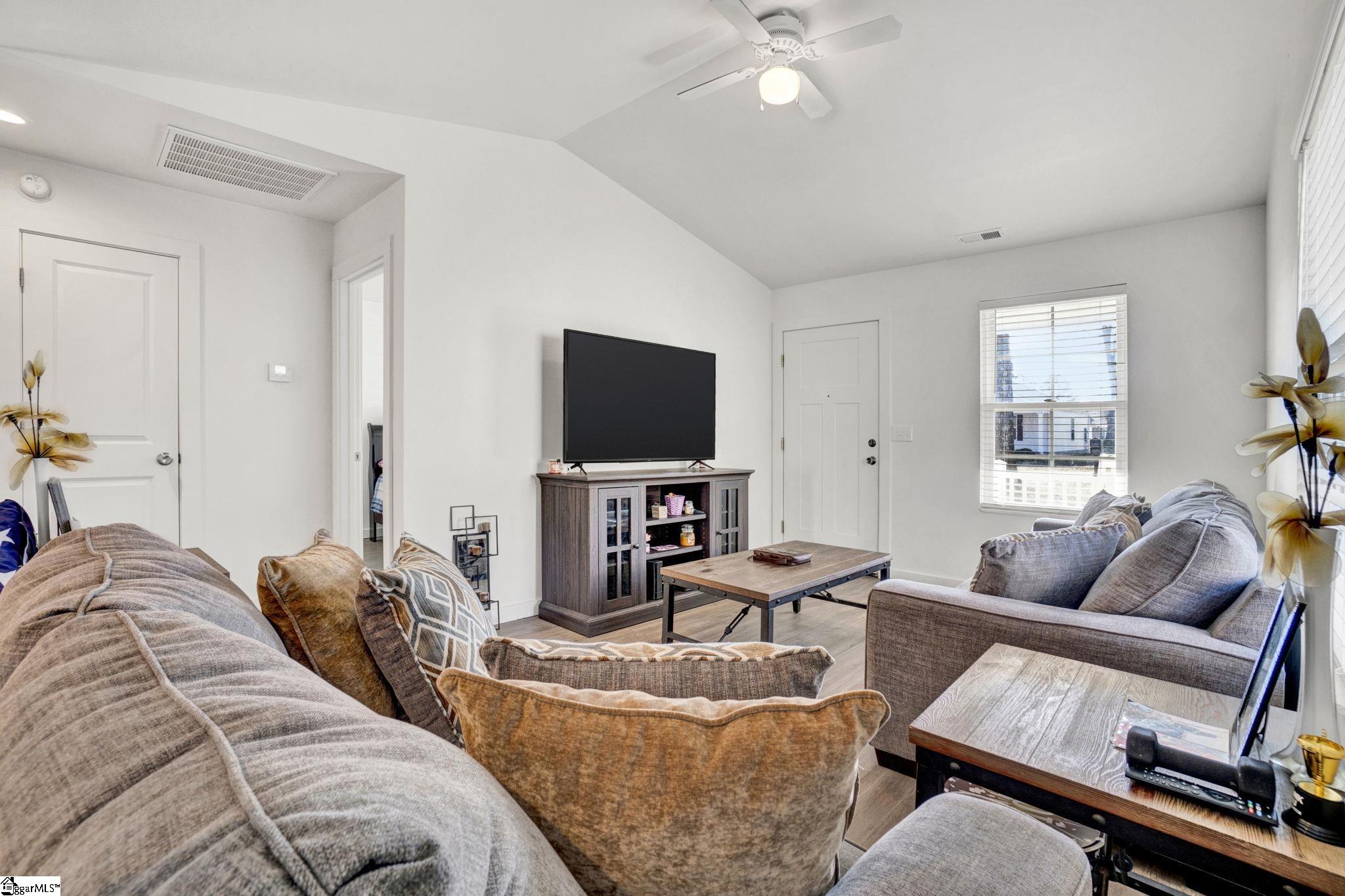 107 Dillon Drive Clinton, SC 29325 - Photo 4 of 17