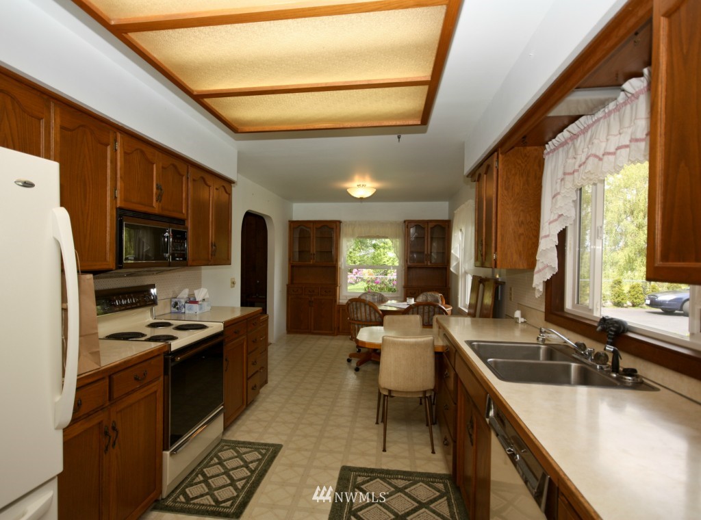 8610 Harborview Road Blaine, WA 98230 - Photo 4 of 15 Gallery Image 4