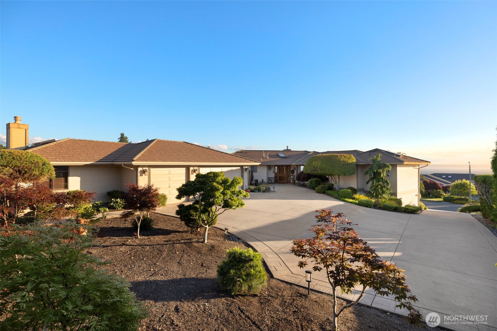 13705 68th Avenue West Edmonds, WA 98026 - Photo 2 of 40