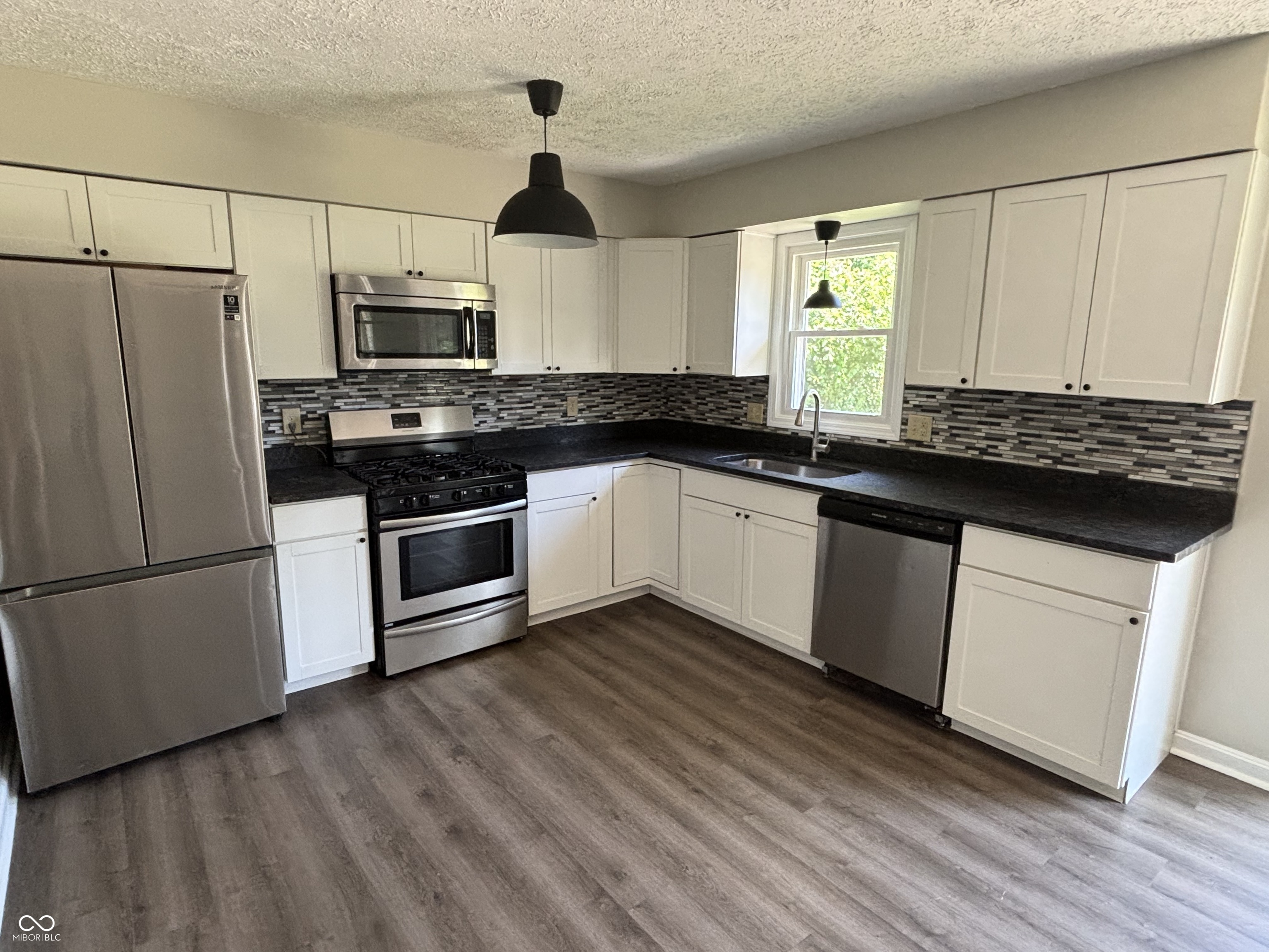 4343 Fairview Road Greenwood, IN 46142 - Photo 3 of 17