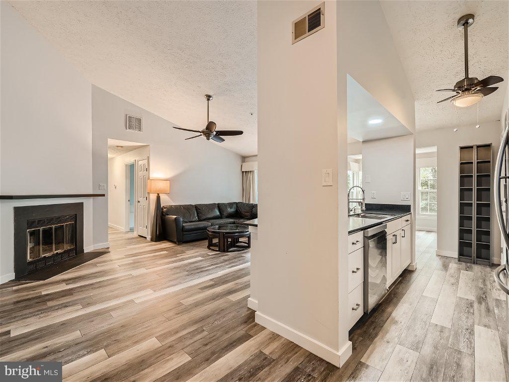 691 Deering Road, Unit 4K Pasadena, MD 21122 - Photo 4 of 29 Foyer