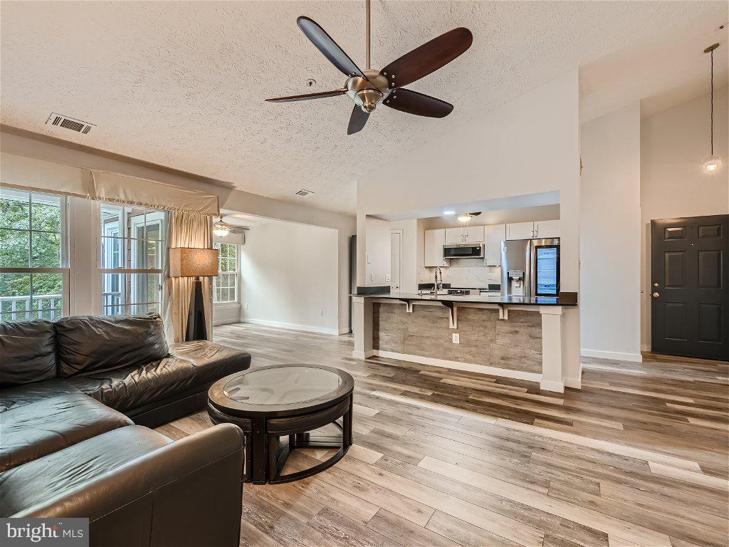691 Deering Road, Unit 4K Pasadena, MD 21122 - Photo 9 of 29 Living Room