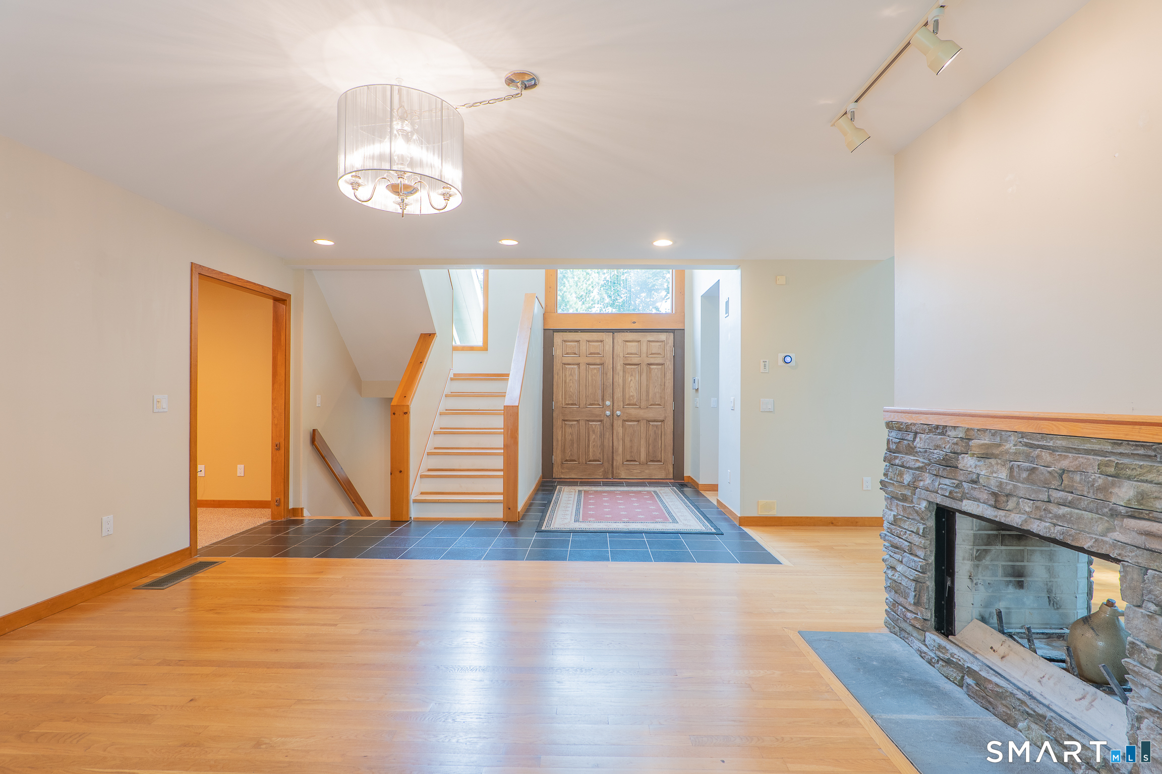 32 Horseshoe Ridge Road Newtown, CT 06482 - Photo 4 of 40