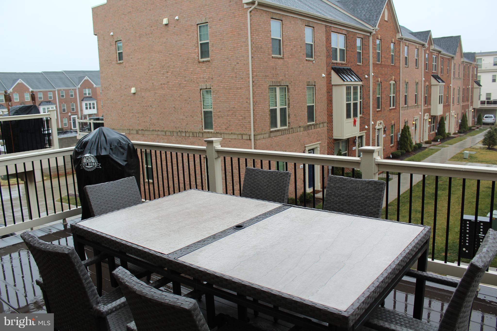 823 South Macon Street Baltimore, MD 21224 - Photo 16 of 30 18x12 maintenance free deck
