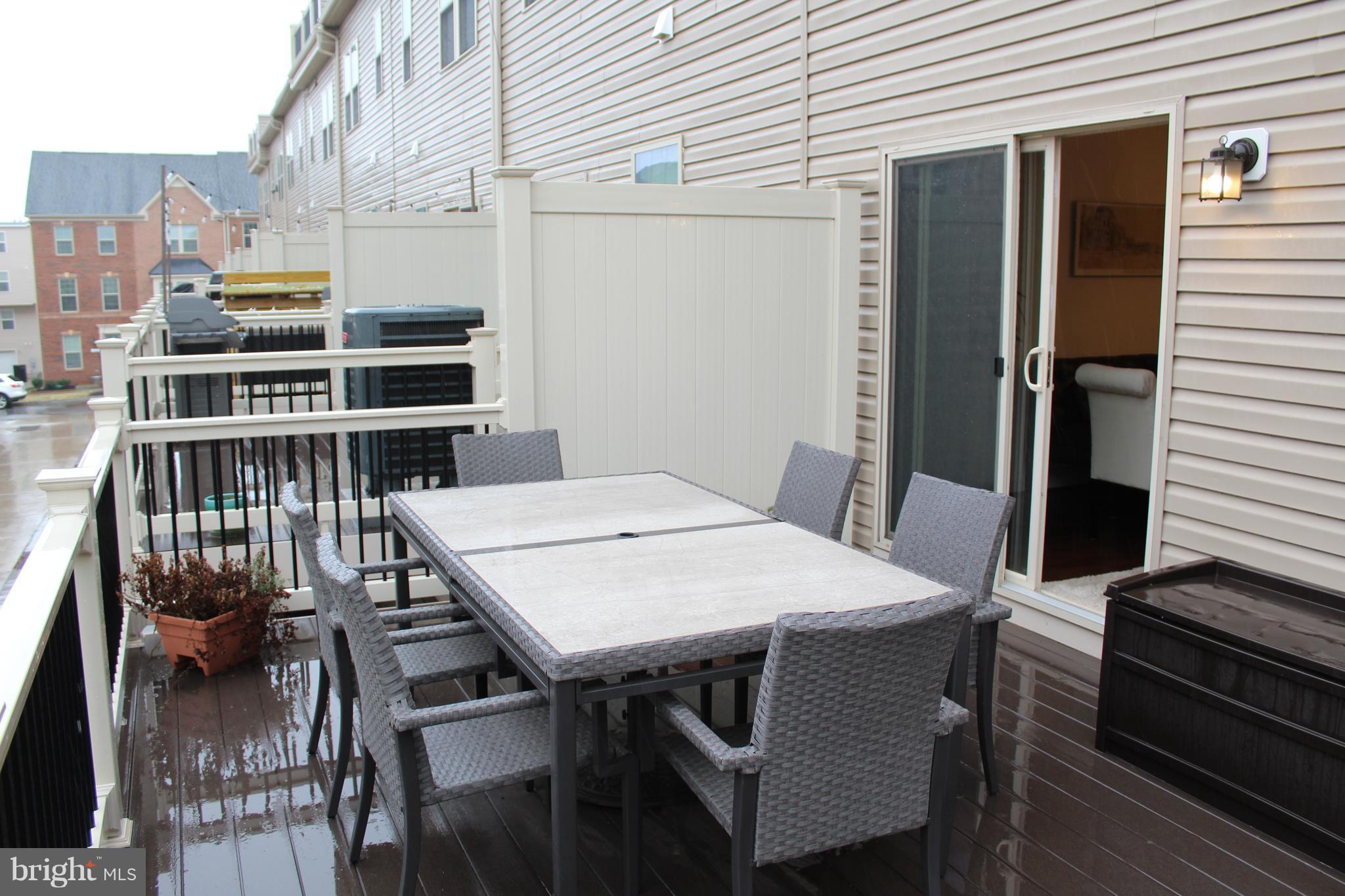 823 South Macon Street Baltimore, MD 21224 - Photo 17 of 30 View of the deck off the kitchen