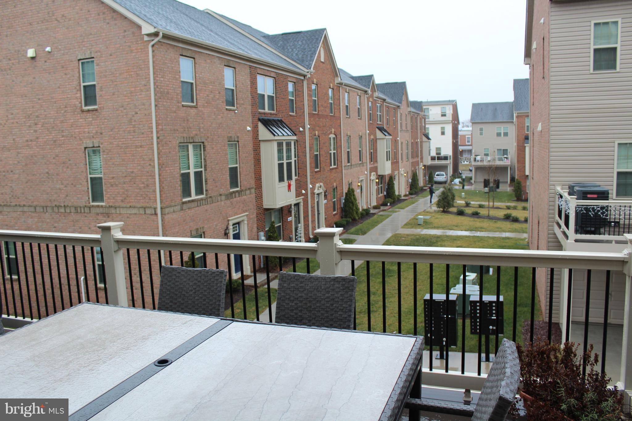823 South Macon Street Baltimore, MD 21224 - Photo 18 of 30 Deck over looking at empty space