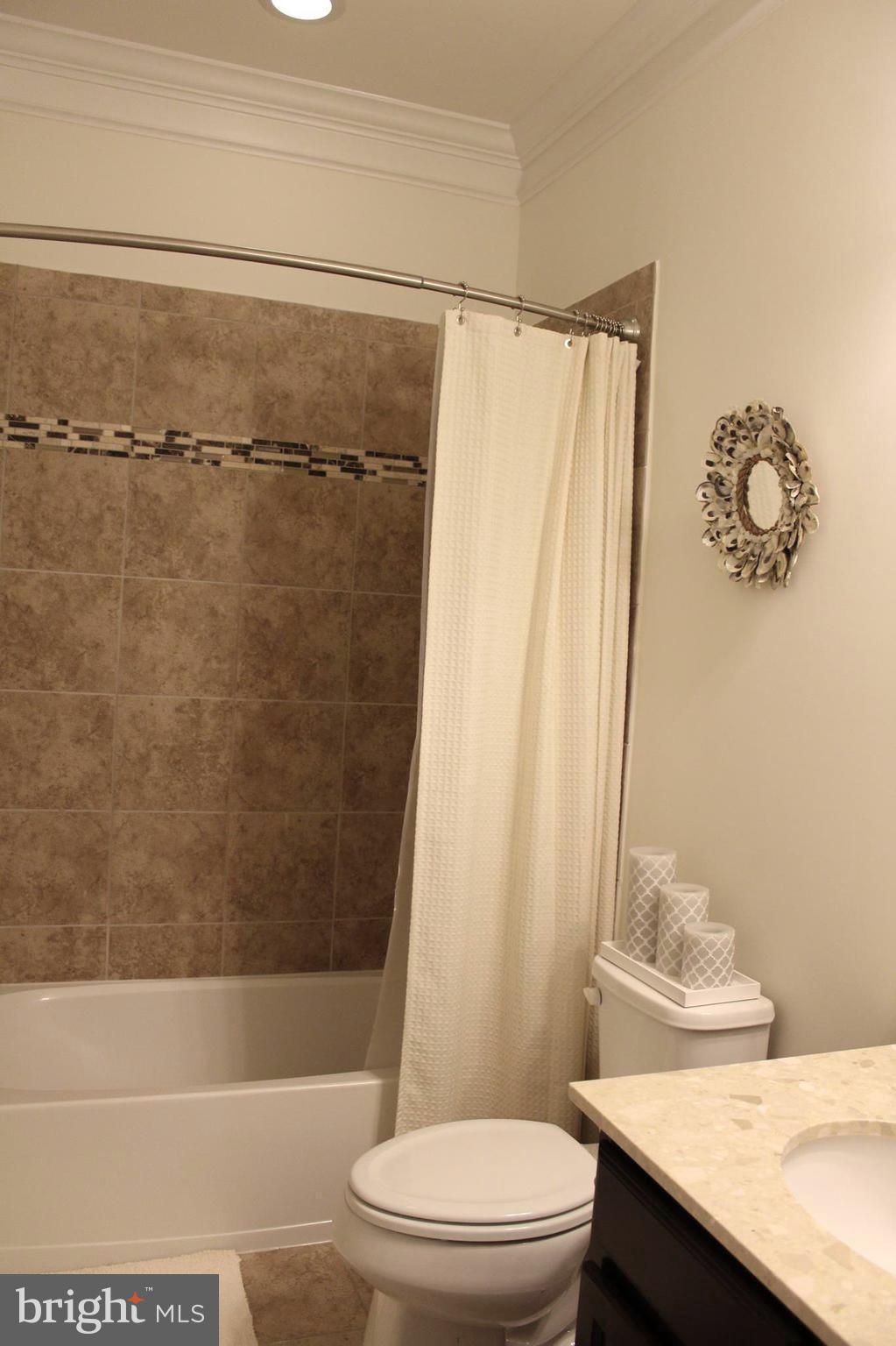 823 South Macon Street Baltimore, MD 21224 - Photo 25 of 30 Hall Bath