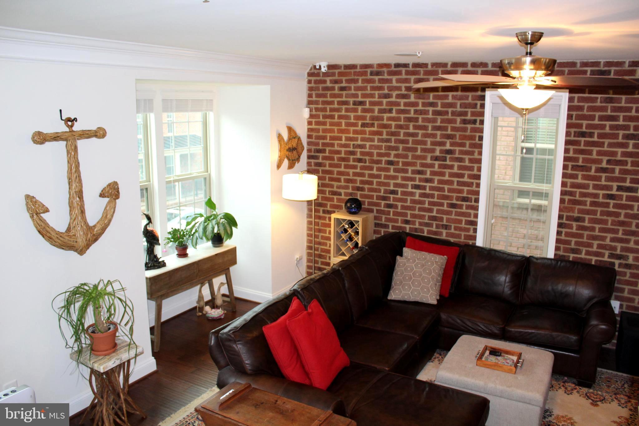 823 South Macon Street Baltimore, MD 21224 - Photo 7 of 30 Living Room w/box window