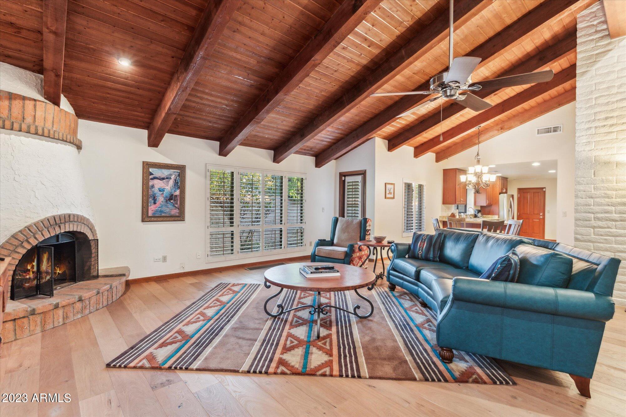 31 West Royal Palm Road Phoenix, AZ 85021 - Photo 5 of 24 a living room with furniture