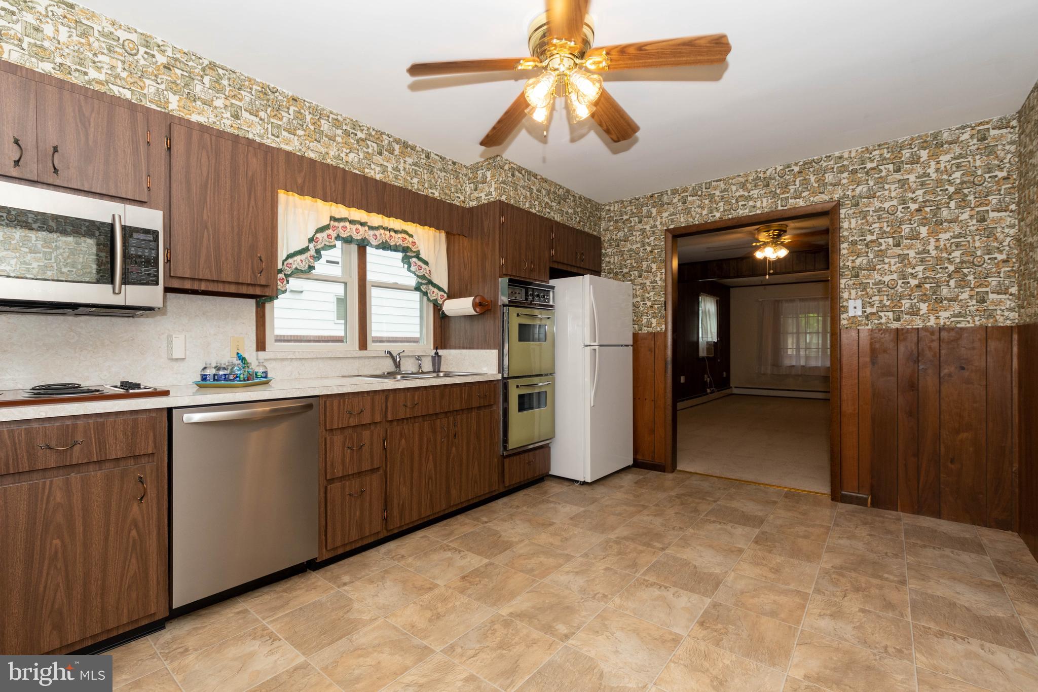 23 Honeycomb Road Baltimore, MD 21220 - Photo 17 of 42 Kitchen open to living room