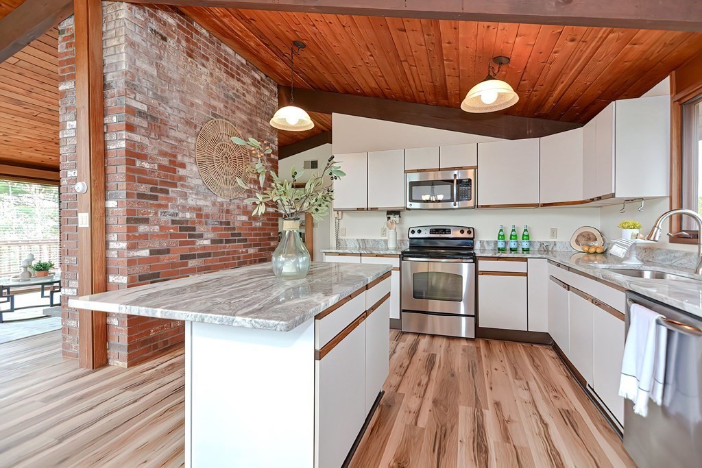 15 Ridgeview Road Franklin, MA 02038 - Photo 4 of 42 Gallery Image 4