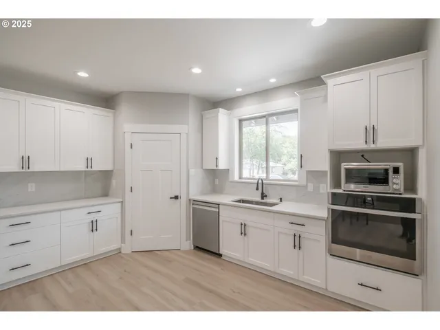 $689,000 | 7320 Tanglewood Avenue, Gleneden Beach, OR 97388