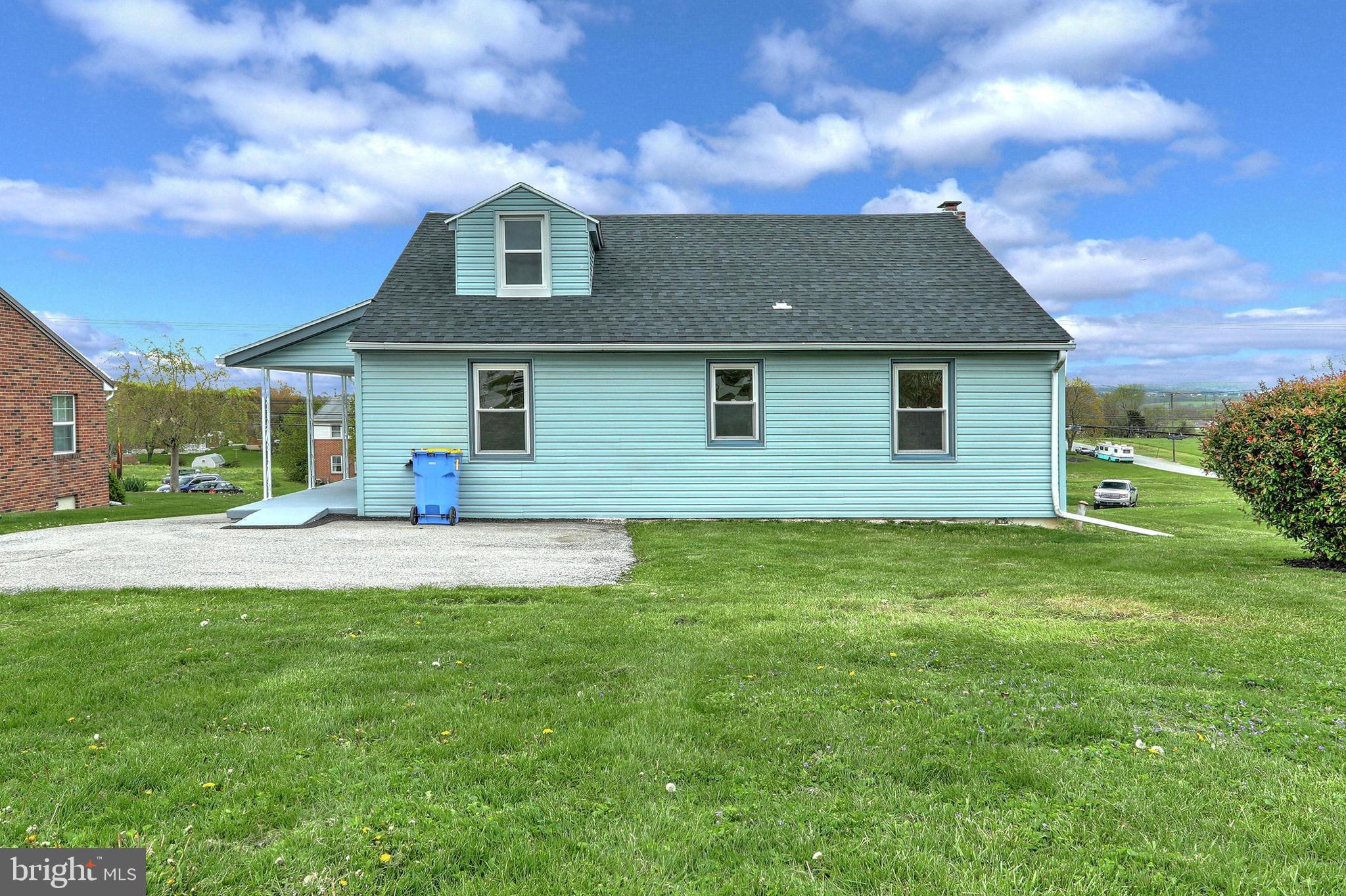 923 Hanover Road York, PA 17408 - Photo 3 of 29 Gallery Image 3