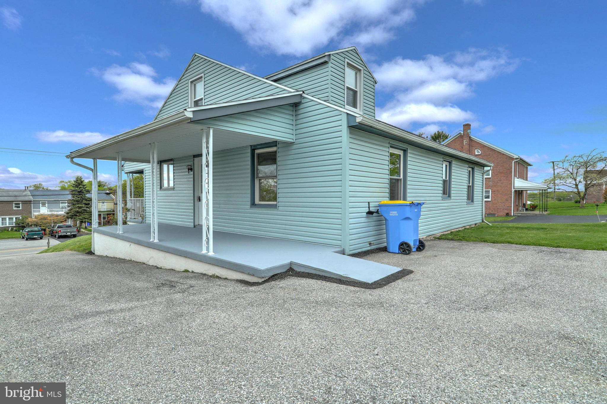 923 Hanover Road York, PA 17408 - Photo 4 of 29 Gallery Image 4