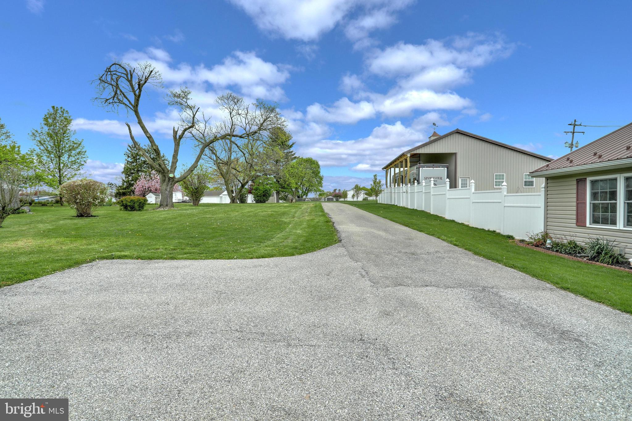 923 Hanover Road York, PA 17408 - Photo 8 of 29 Gallery Image 8