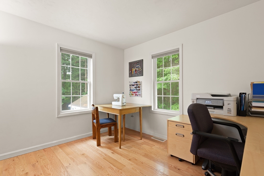 33 Alger Way Stoughton, MA 02072 - Photo 24 of 38