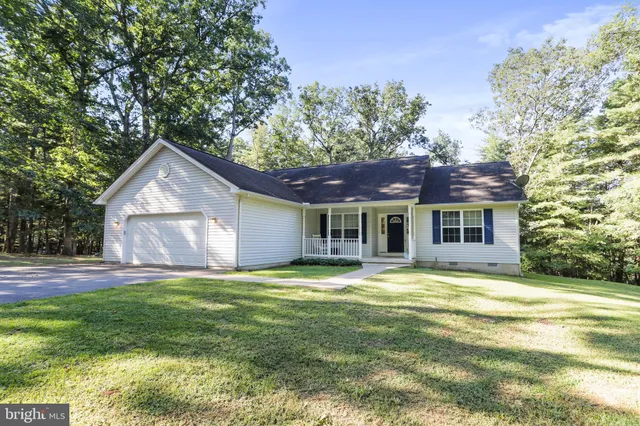 a view of outdoor space yard and patio