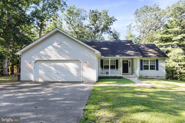 $419,000 | 400 Spring Valley Drive, Berkeley Springs, WV 25411