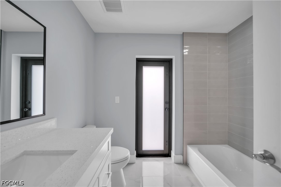 4028 26th Street Southwest Lehigh Acres, FL 33976 - Photo 33 of 38 a bathroom with a bathtub and a sink