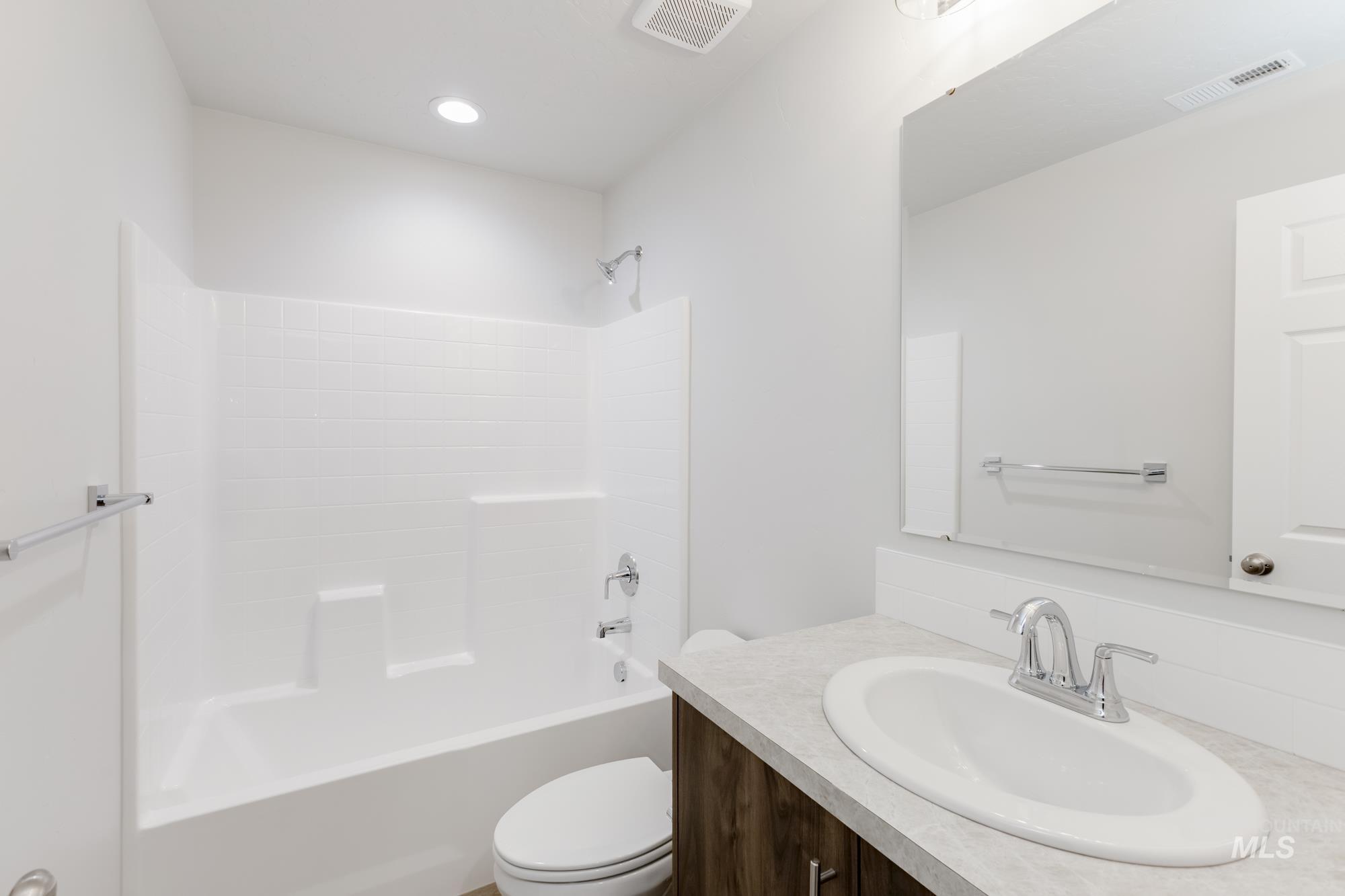 16264 Fill Avenue Caldwell, ID 83607 - Photo 12 of 18 Bathroom with tub / shower combination and vanity
