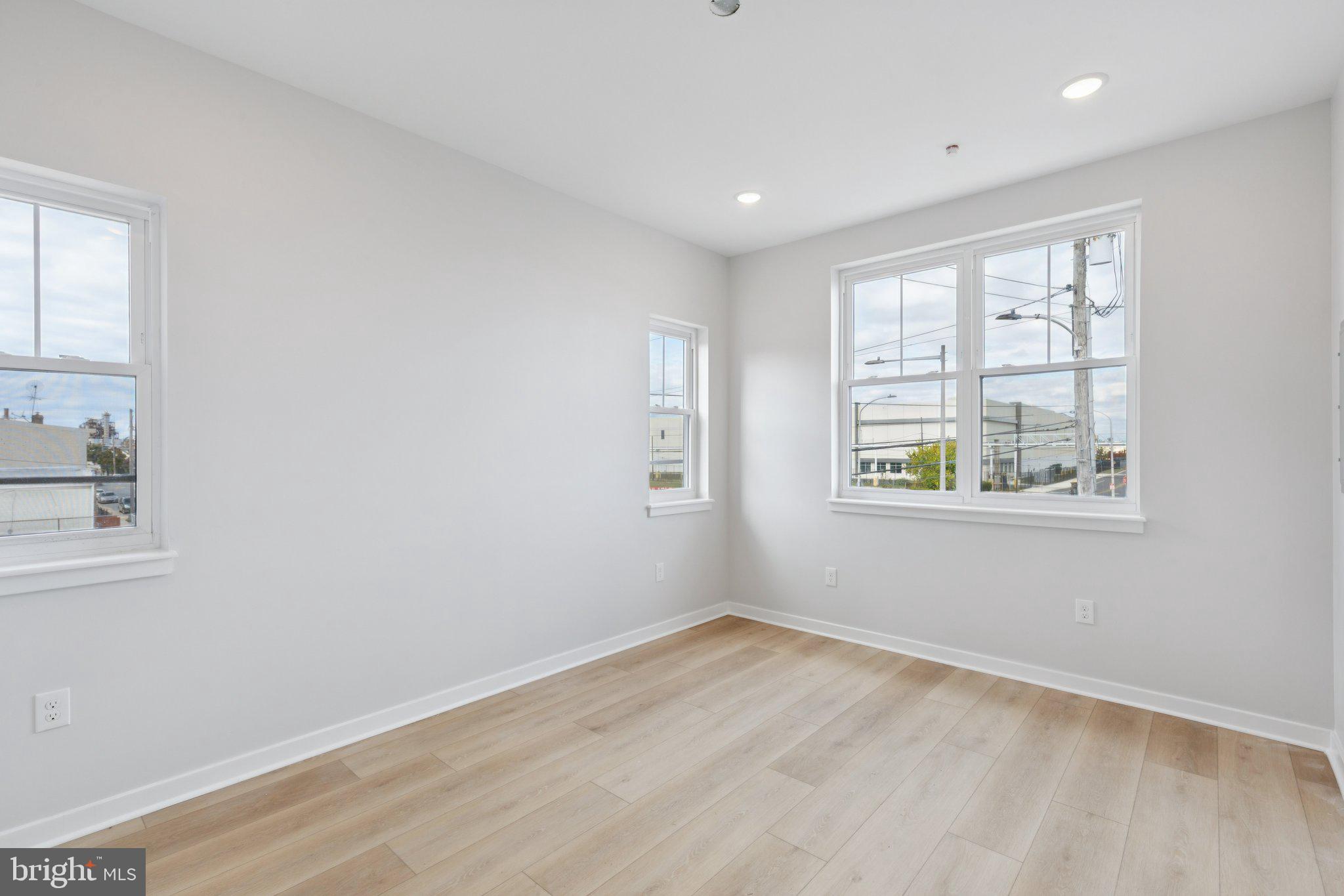 2800 Bridge Street Philadelphia, PA 19137 - Photo 36 of 51 an empty room with windows