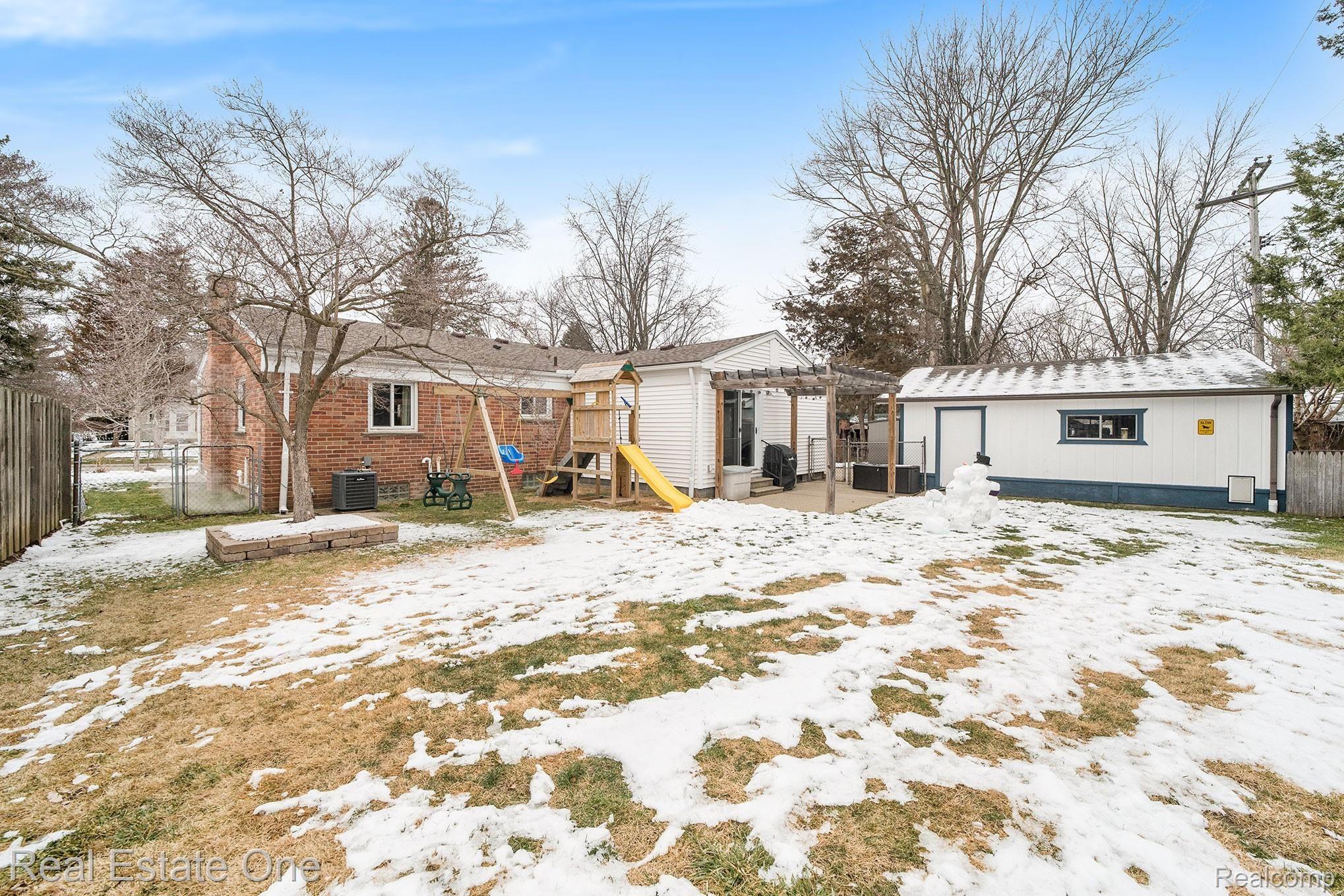 1276 Catalpa Drive Rochester, MI 48307 - Photo 6 of 28 Spacious Backyard to Enjoy Family and Entertaining.jpg