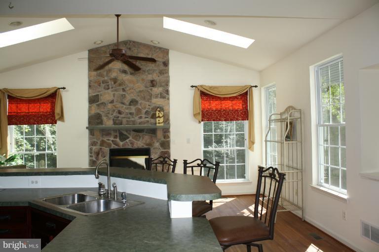 135 Cresston Road Arnold, MD 21012 - Photo 22 of 30 Living Room