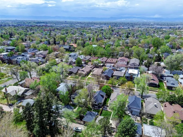 a view of a yard in front of a house