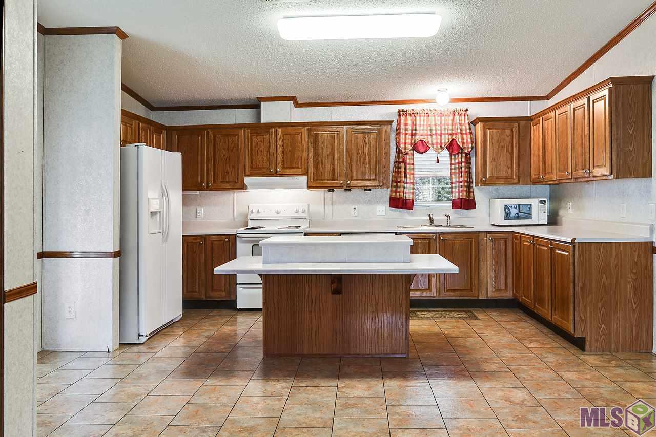 14014 Ceazer Road Gonzales, LA 70737 - Photo 4 of 13 Kitchen