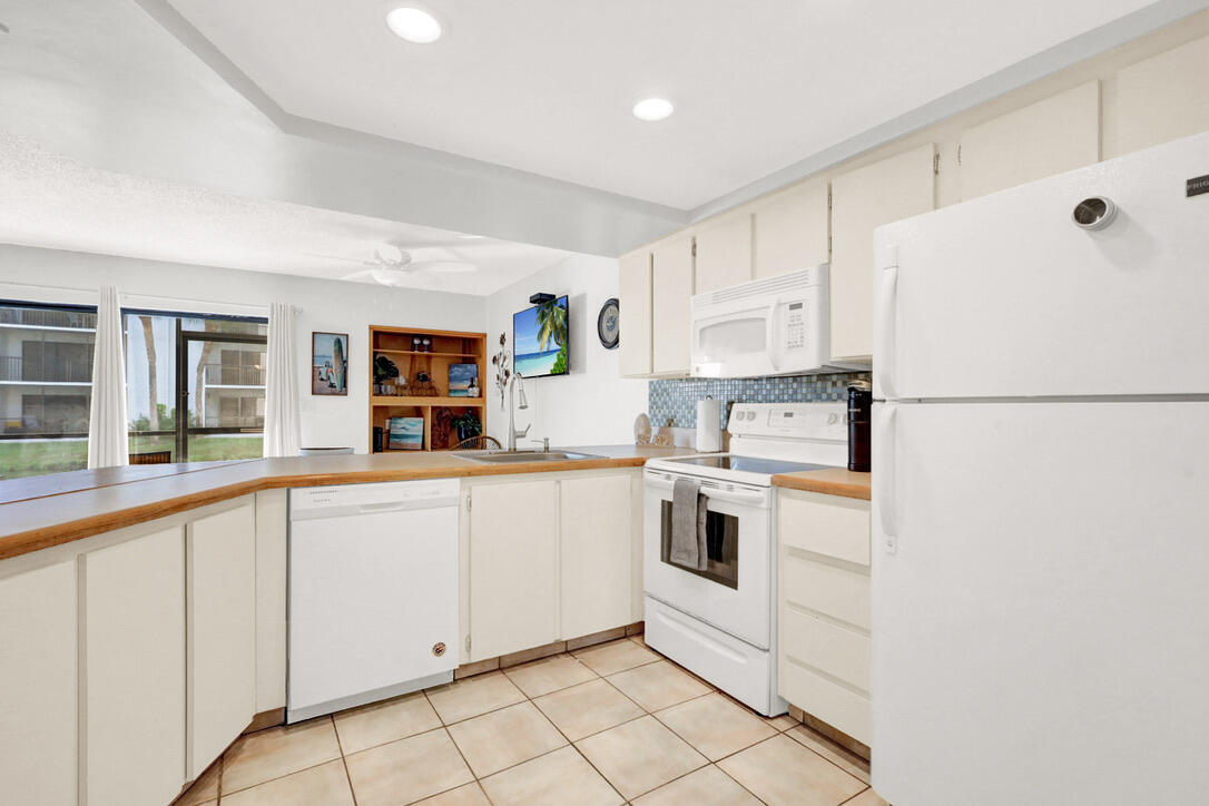 1605 Highway 1, Unit A104 Jupiter, FL 33477 - Photo 11 of 28 16AF16FE-7C75-40CE-A29C-06E0D471C3B1_1_1