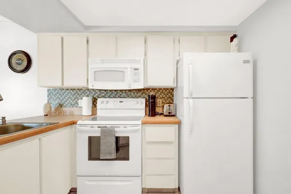 $2,300 | 1605 Highway 1, Unit A104, Jupiter, FL 33477