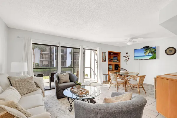 $2,300 | 1605 Highway 1, Unit A104, Jupiter, FL 33477