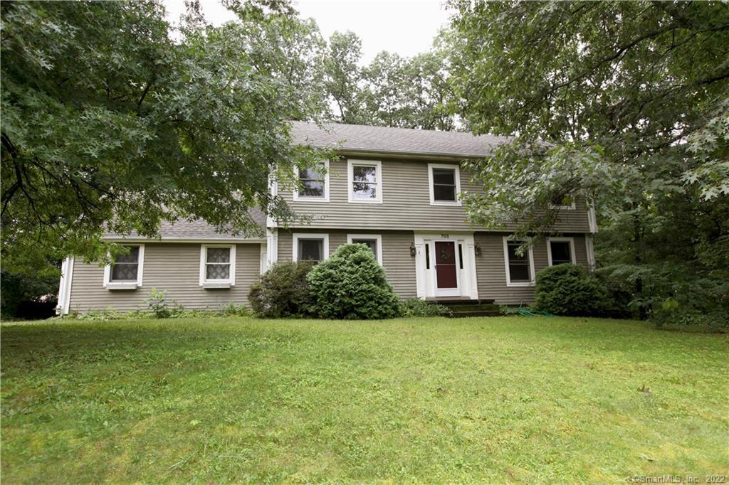 a view of a house with a yard