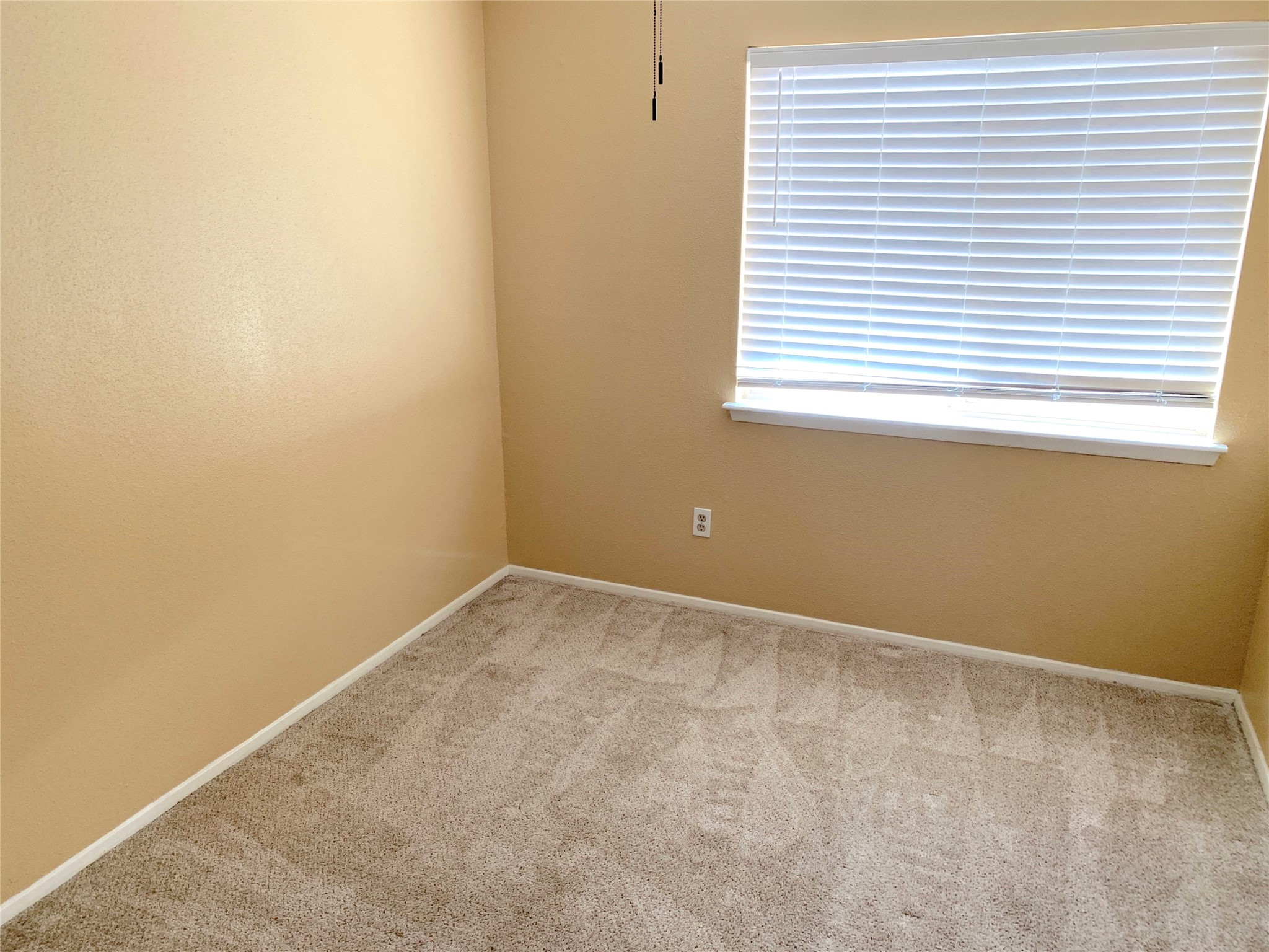 3166 Windchase Boulevard, Unit 465 Houston, TX 77082 - Photo 11 of 21 an empty room with a window