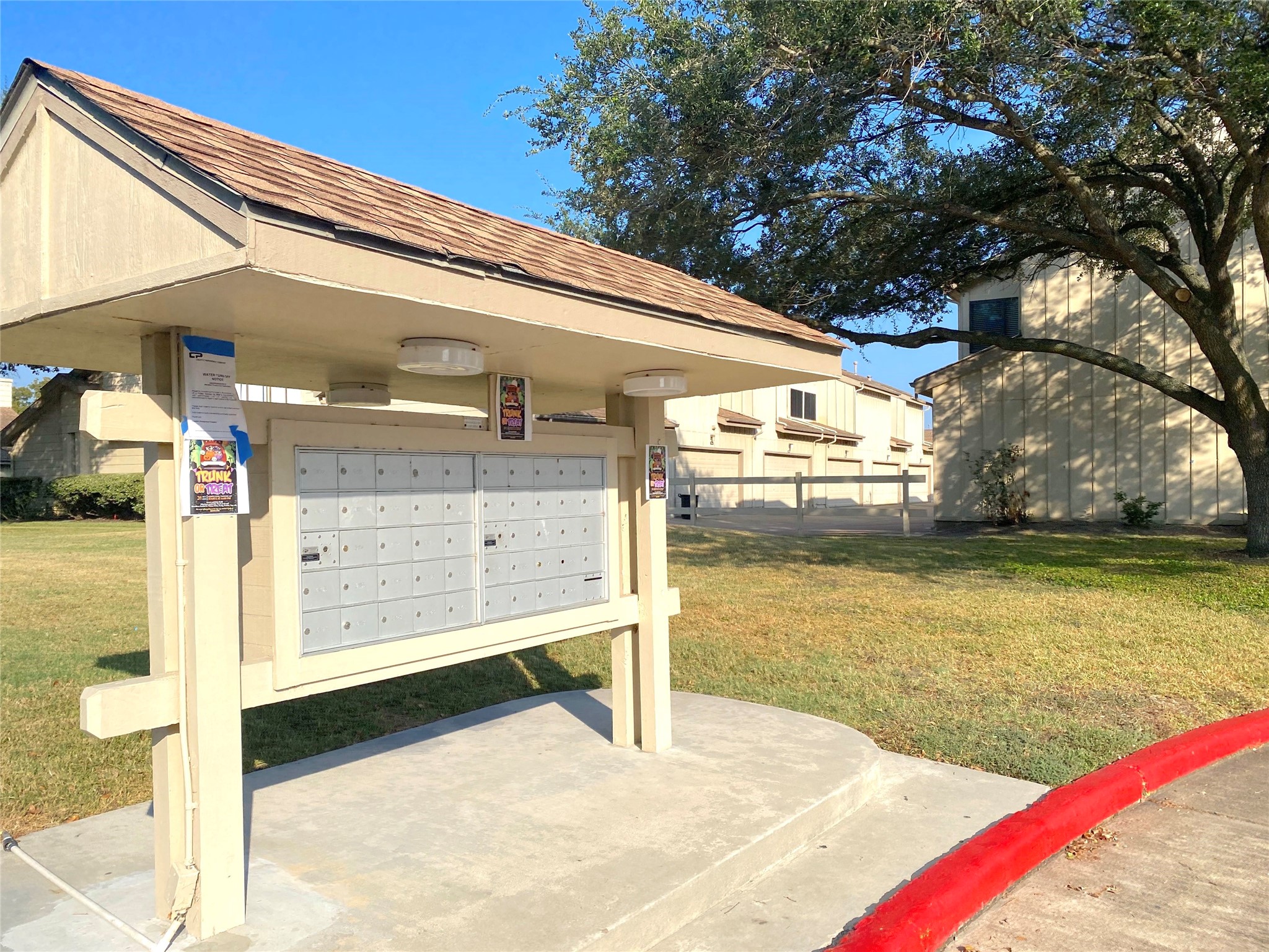 3166 Windchase Boulevard, Unit 465 Houston, TX 77082 - Photo 20 of 21 a view of a balcony