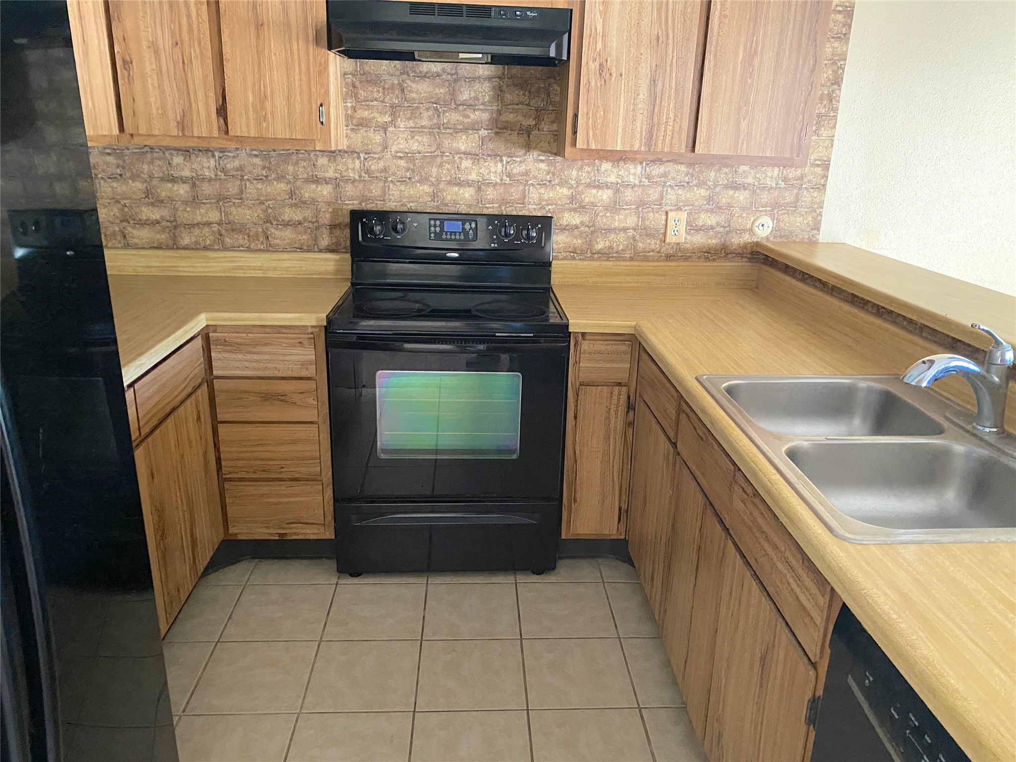 3166 Windchase Boulevard, Unit 465 Houston, TX 77082 - Photo 9 of 21 a kitchen with a sink and cabinets