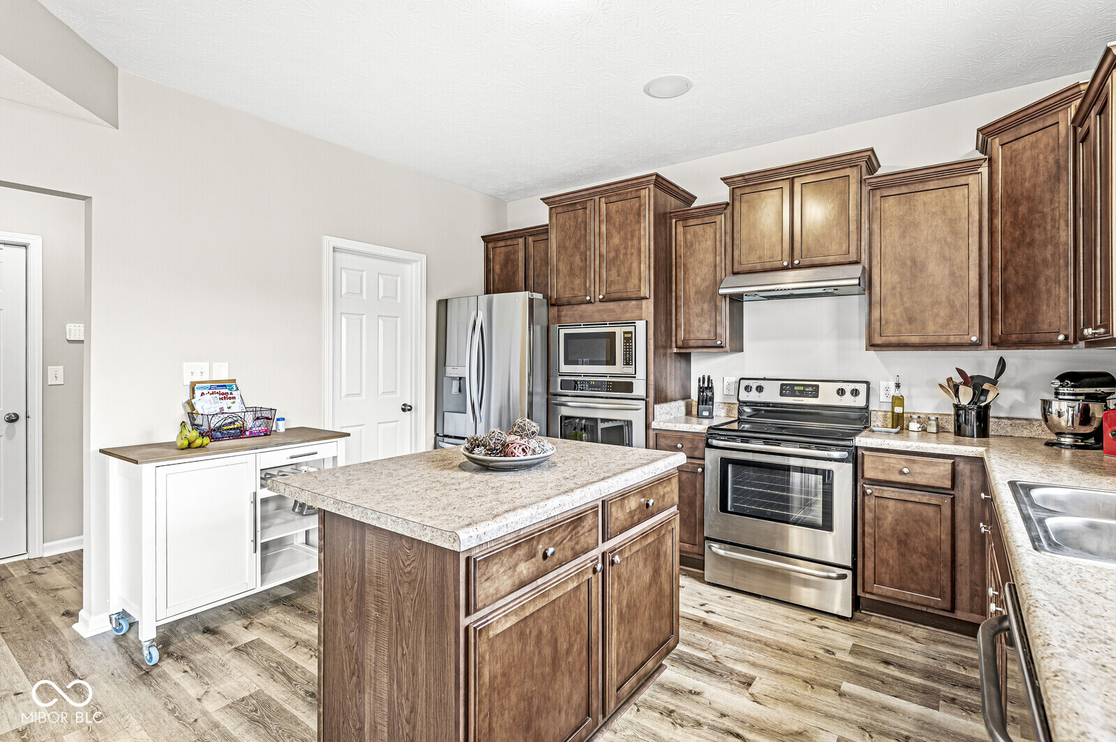 1948 WInton Drive Avon, IN 46123 - Photo 4 of 34