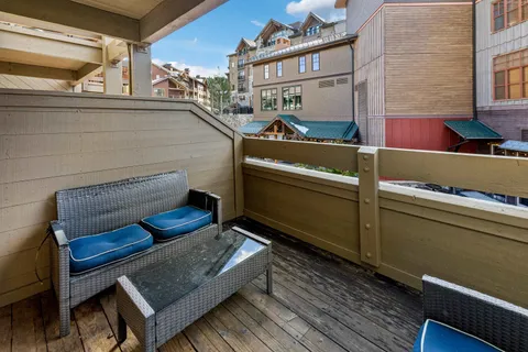 $325,000 | 2000 North Village Drive, Unit 223, Truckee, CA 96161