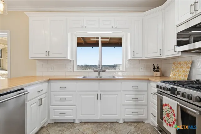 $380,000 | 606 College Street, Gatesville, TX 76528