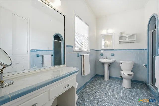 $380,000 | 606 College Street, Gatesville, TX 76528