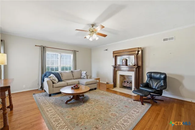 $380,000 | 606 College Street, Gatesville, TX 76528