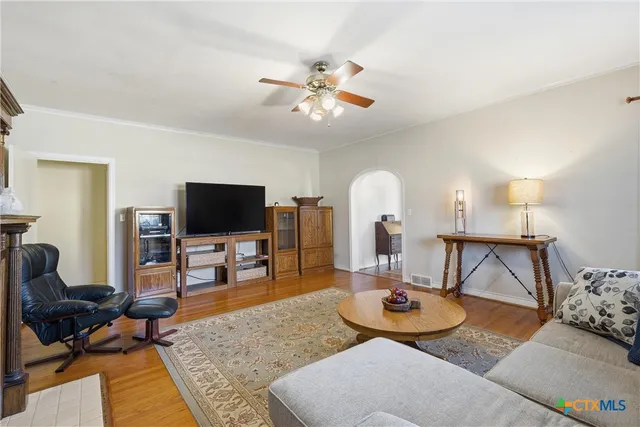 $380,000 | 606 College Street, Gatesville, TX 76528