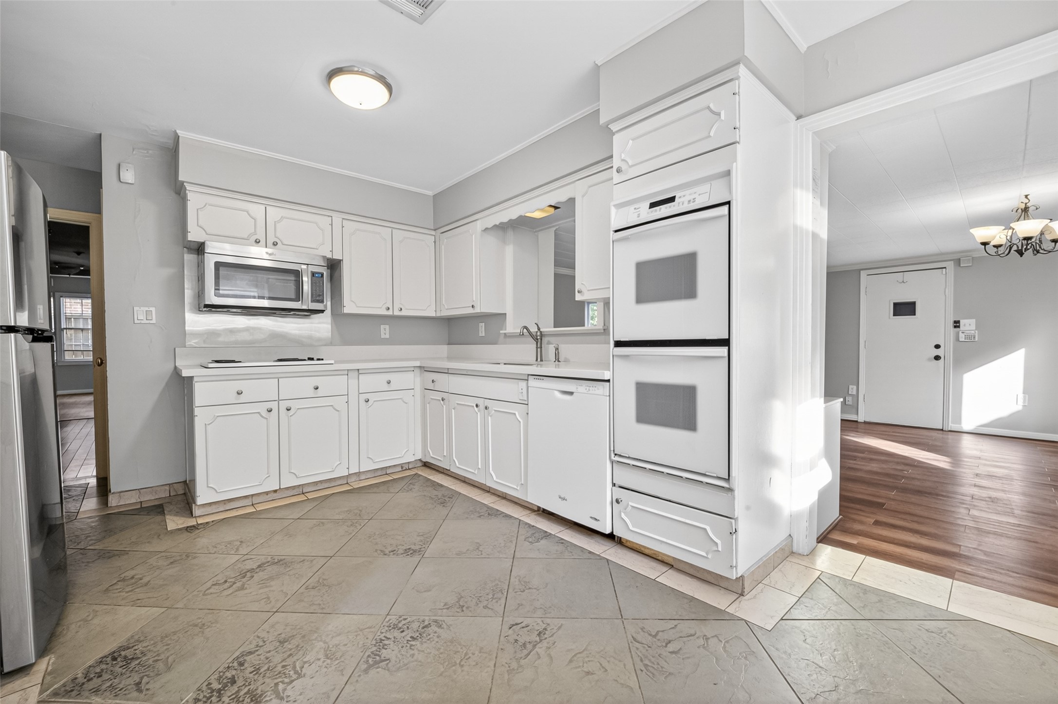 3731 Drake Street Houston, TX 77005 - Photo 12 of 36