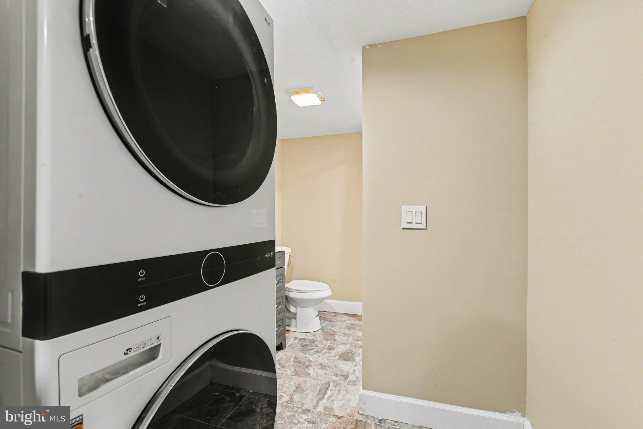 918 North 16th Street Harrisburg, PA 17103 - Photo 26 of 31 a utility room with dryer and washer