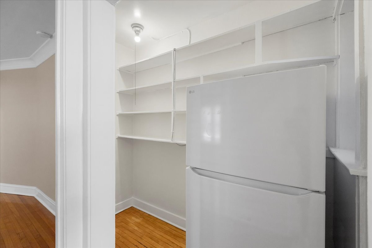 811 Dobson Street, Unit 1E Evanston, IL 60202 - Photo 7 of 17